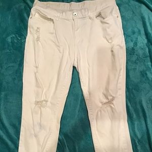 💚3/$25 White distressed size 16 women jeans